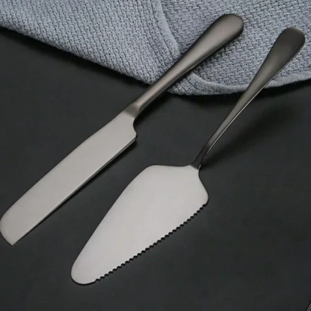 7503041024767_espatula20y20cuchillo20para20pastel20color20negro20a20inox-webp