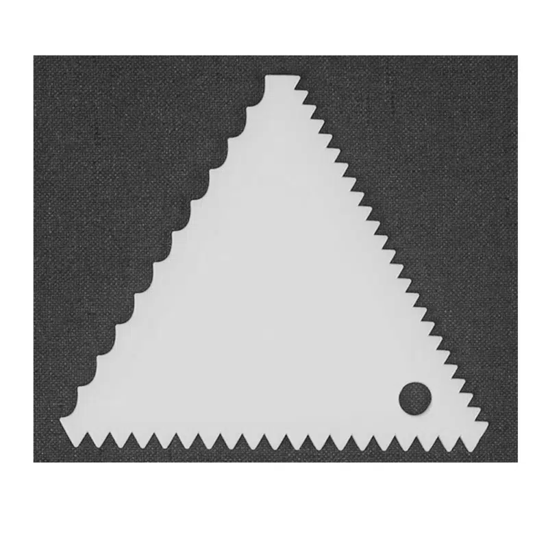 7503054658294_peine20triangular20de20plastico-webp